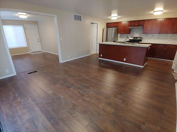 3rd image of 11743 16th Ave NE