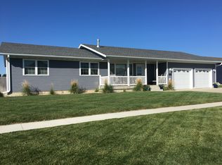 140 E Cardinal St, Garner, IA 50438