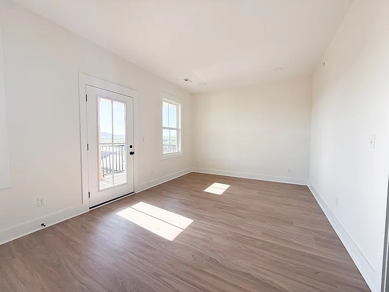 1373 Meridian St — Photo 22