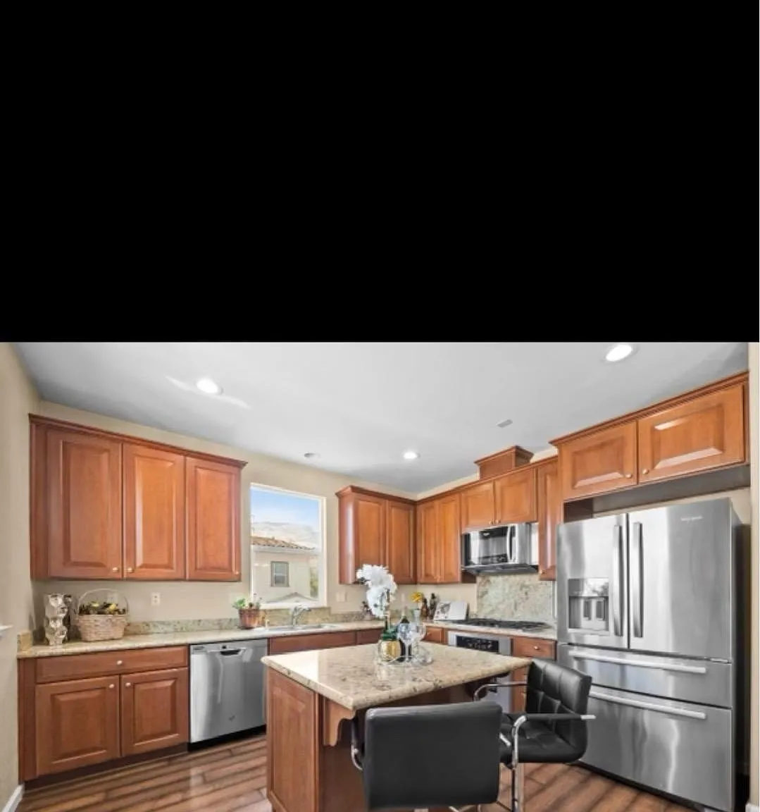 3 bed, 1431 sqft, $4,100 — Photo 2