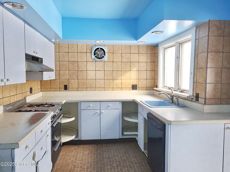 3rd image of 24 Turner Place