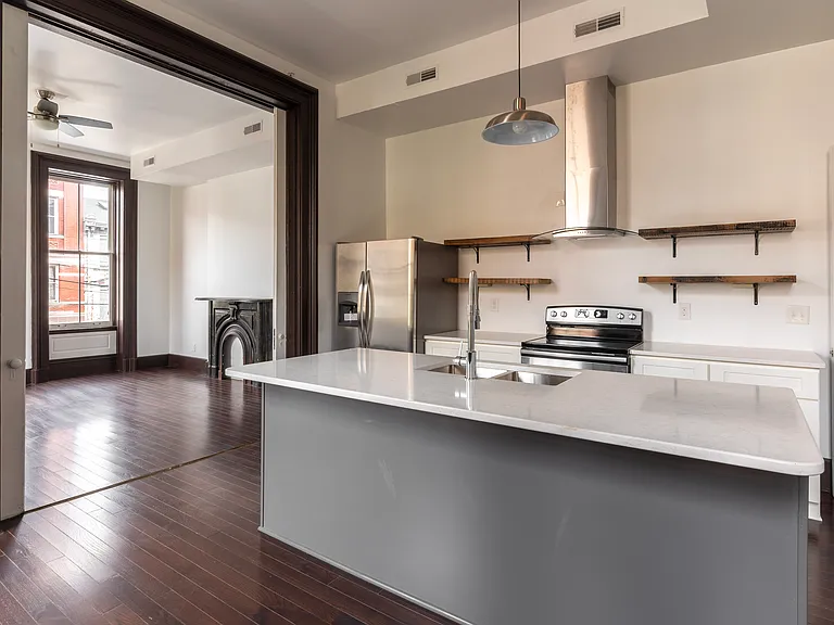 7 W Elder St #201 — Photo 3