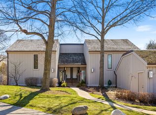 97 W Thornhill Ln #A, Barrington, IL