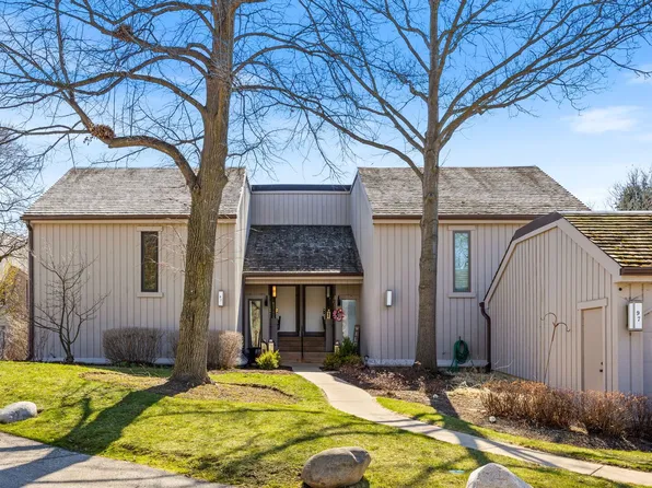 97 W Thornhill Ln #A, Barrington, IL 60010