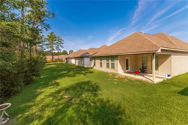 3 bed, 2.0 bath, 1782 sqft, $2,100 — Photo 2