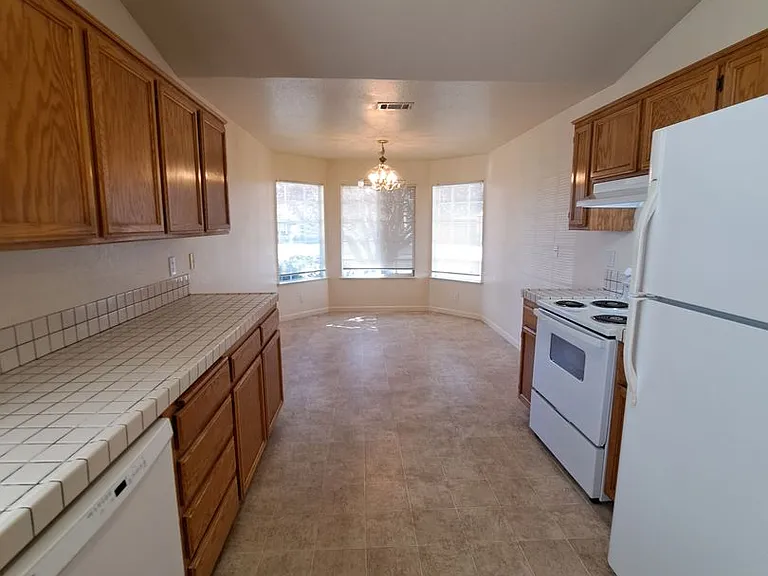 801 Capistrano Dr — Photo 8