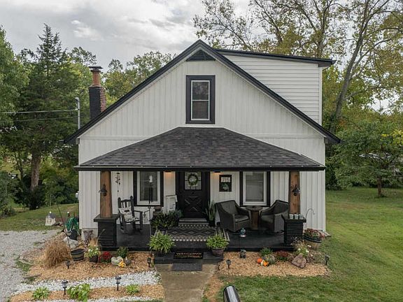 2nd image of 715 Lone Oak Dr