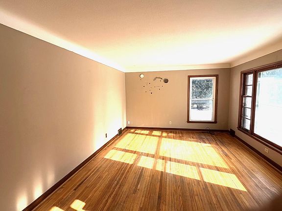 2nd image of 1415 Burke Ave W