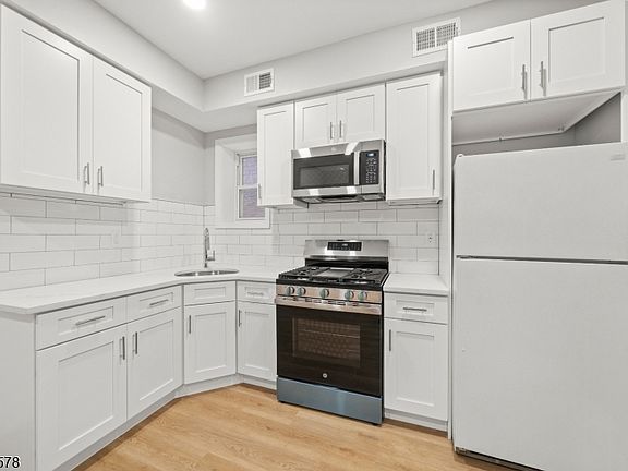 4th image of 59 Henry St APT A1