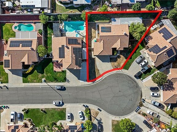 2nd image of 943 Sarazen St