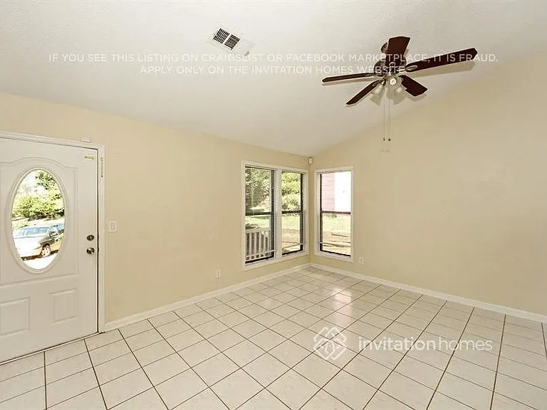 1141 Heritage Glen Dr — Photo 2
