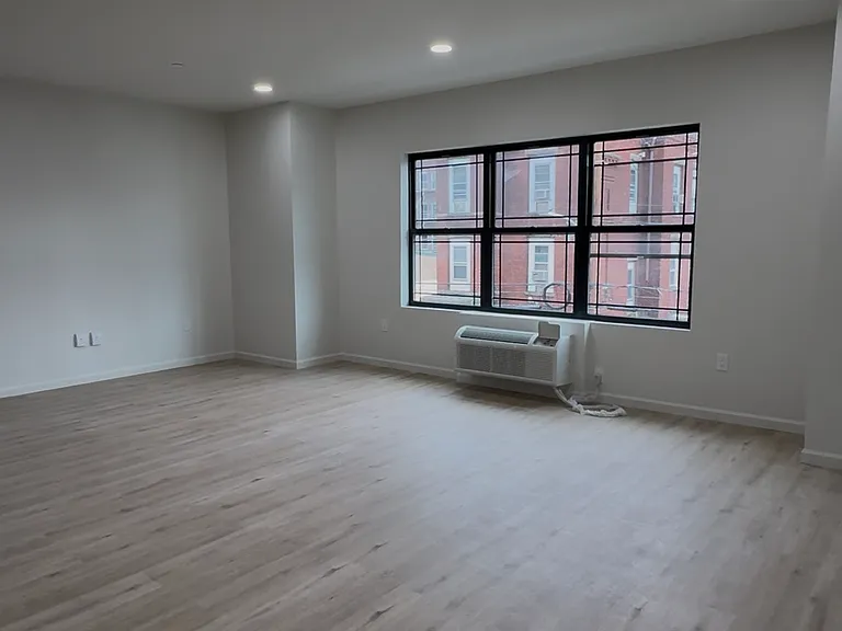 358-364 Van Houten St #302 — Photo 7