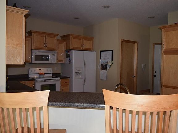 4th image of 1008 NW Waterfront Dr