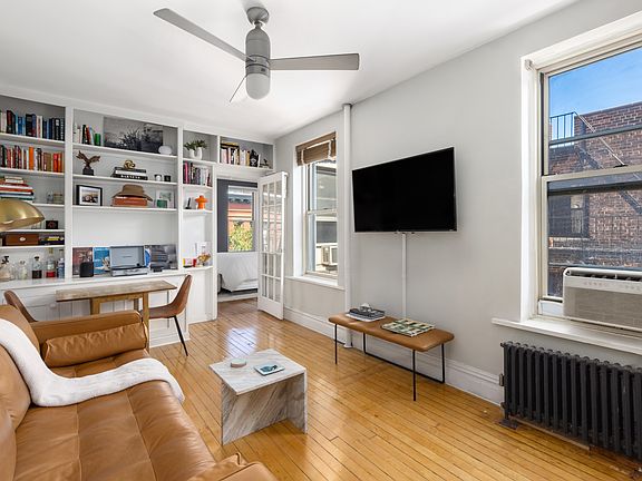 4th image of 71 Barrow St APT 14