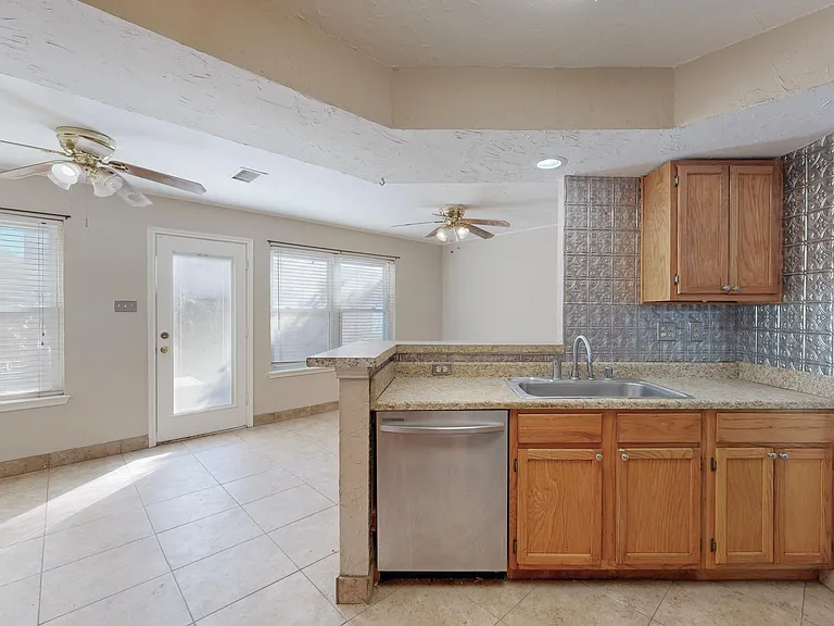 791 Chateau Ln — Photo 5