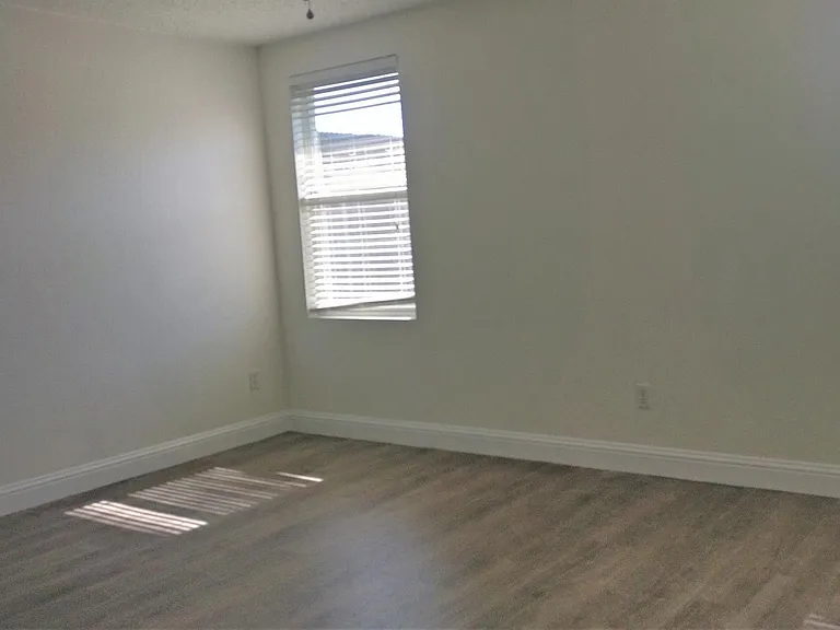 2644 Windy Point Ct — Photo 11
