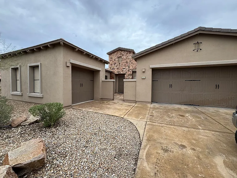 3111 Esmerelda Dr — Photo 1