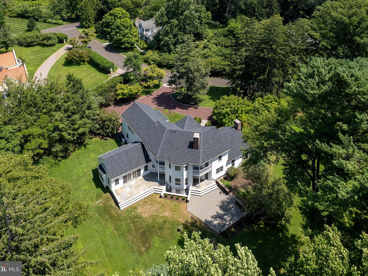 5 bed, 4.5 bath, 3612 sqft, $10,000 — Photo 3