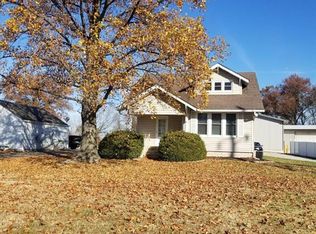 13 N Service Rd, Saint Peters, MO