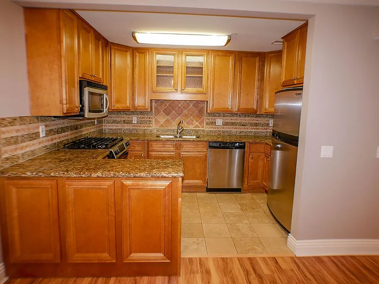 7509 Draper Ave #202 — Photo 9