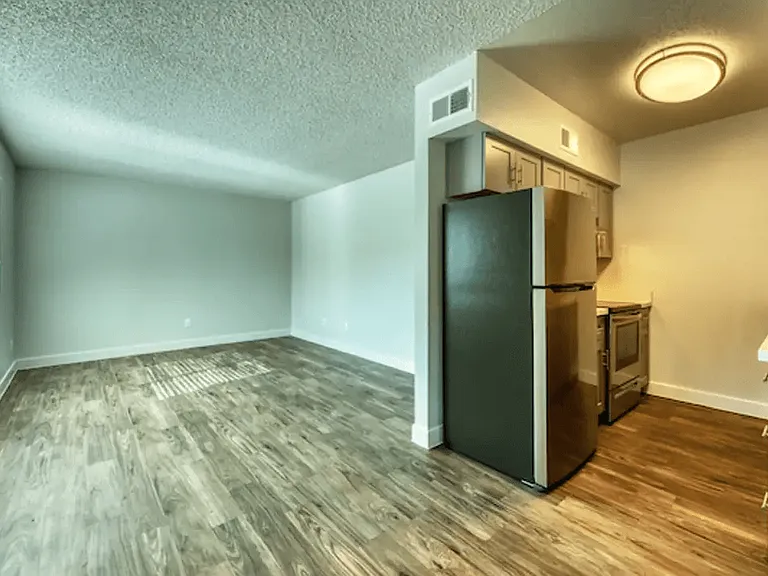 Gilbert Square Apartments — Photo 12