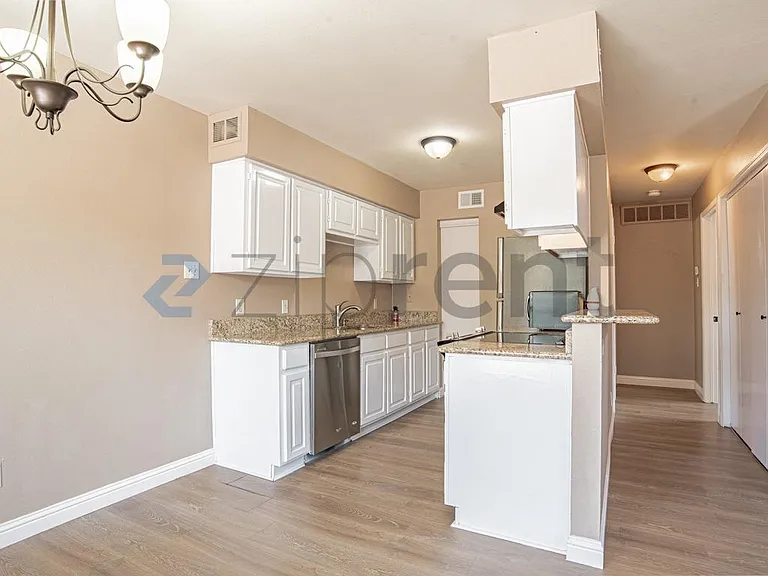 334 W Harwood Rd #A — Photo 7