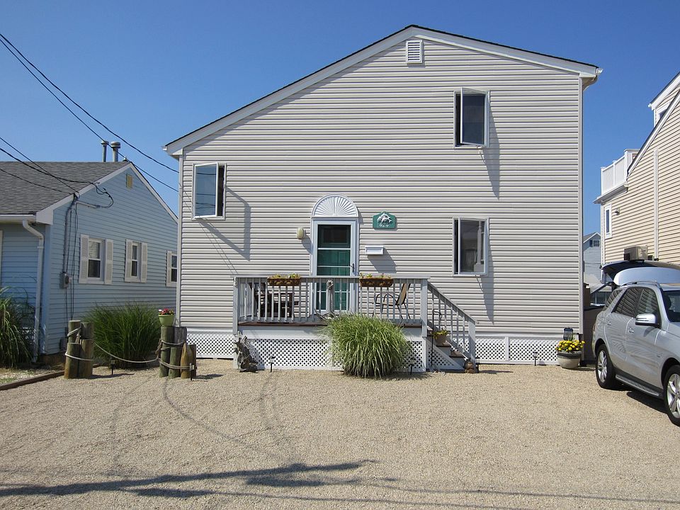 1st image of 424 Eisenhower Ave