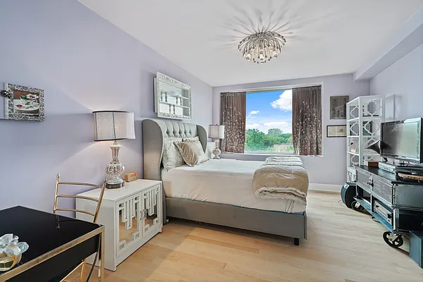 Sold by Avenue Sotheby's International Realty | media 4