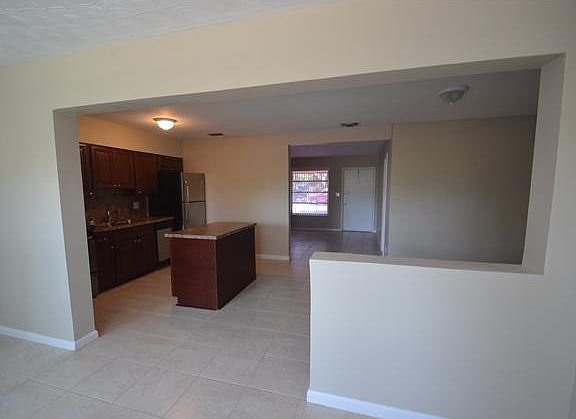 4th image of 3557 Lloyd Dr