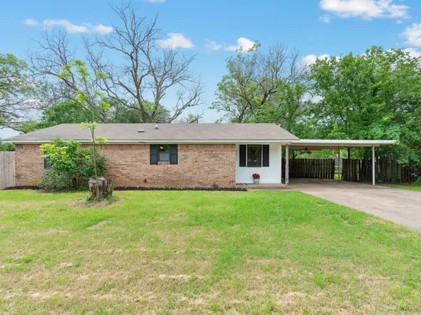 207 W 3rd St, Weatherford, TX 76086