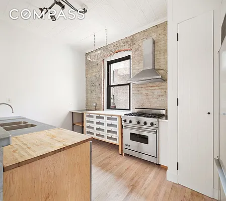 Sold by Compass | media 9