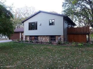 1823 Robinhood Dr, Thief River Falls, MN 56701