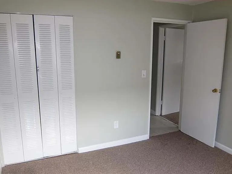 4 Universal St #4 — Photo 1