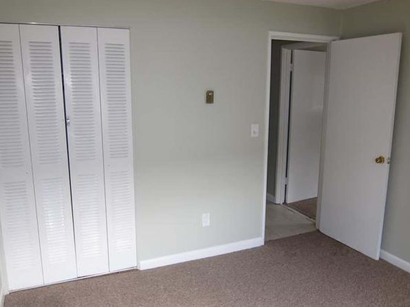 4 Universal St APT 4