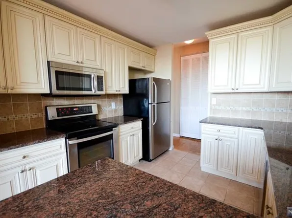 100 Carlyle Dr #Cn03m-n03m, Cliffside Park, NJ 07010