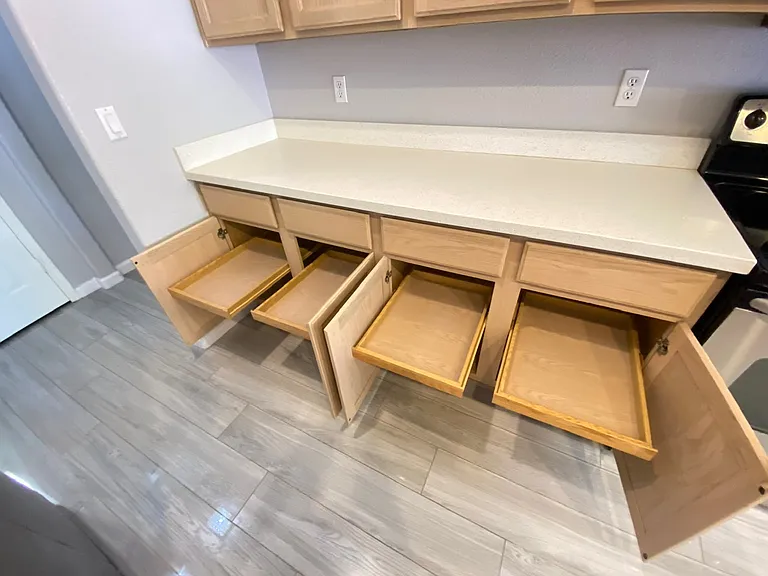 3358 E Wickieup Ln — Photo 13