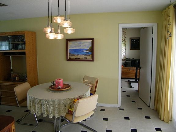 3rd image of 136 NE Naranja Ave