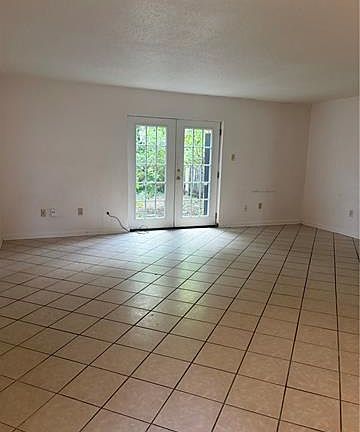 4th image of 2512 Caswell Ln
