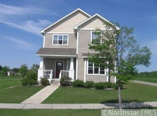 2926 Mark Twain Dr, Chaska, MN 55318