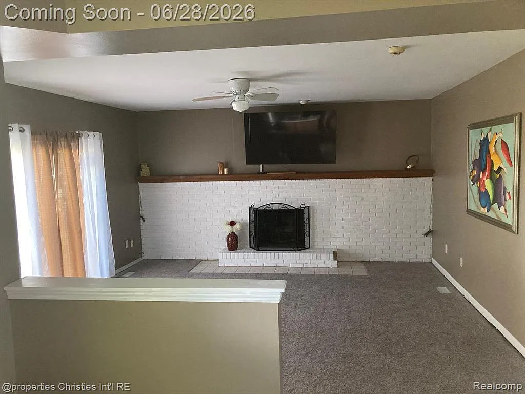 4 bed, 1.5 bath, 1969 sqft, $3,200 — Photo 4
