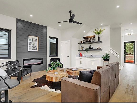 5th image of 928 Woodlawn Ave #A