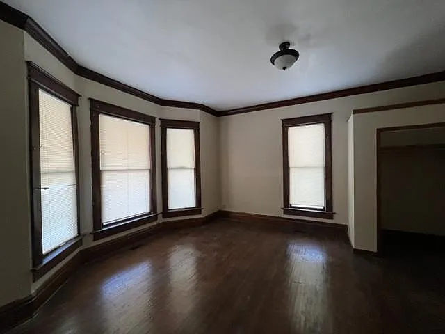5 bed, 2.5 bath, 3336 sqft, $1,800 — Photo 2