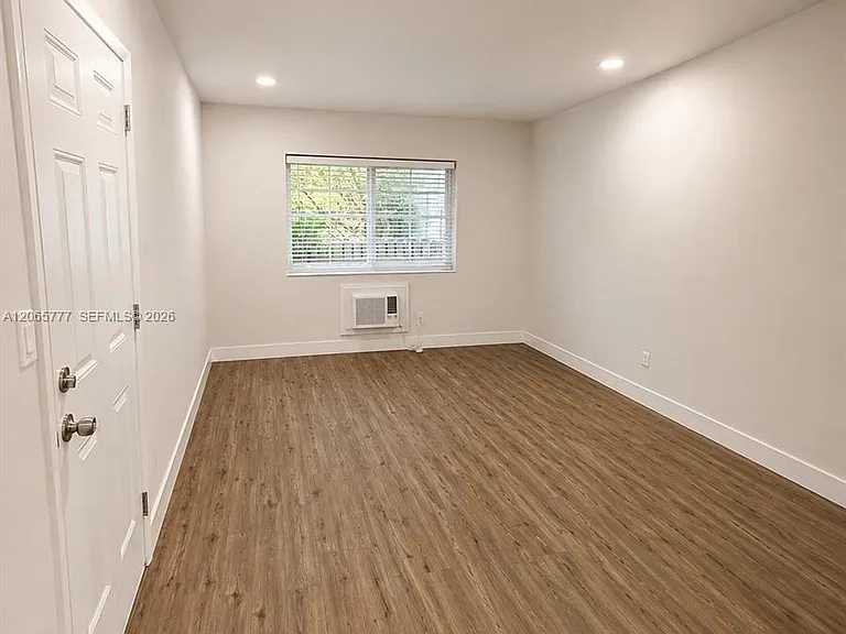 1537 Jefferson Ave #5 — Photo 6