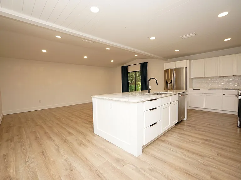 2419 Rocky Shores Dr — Photo 10