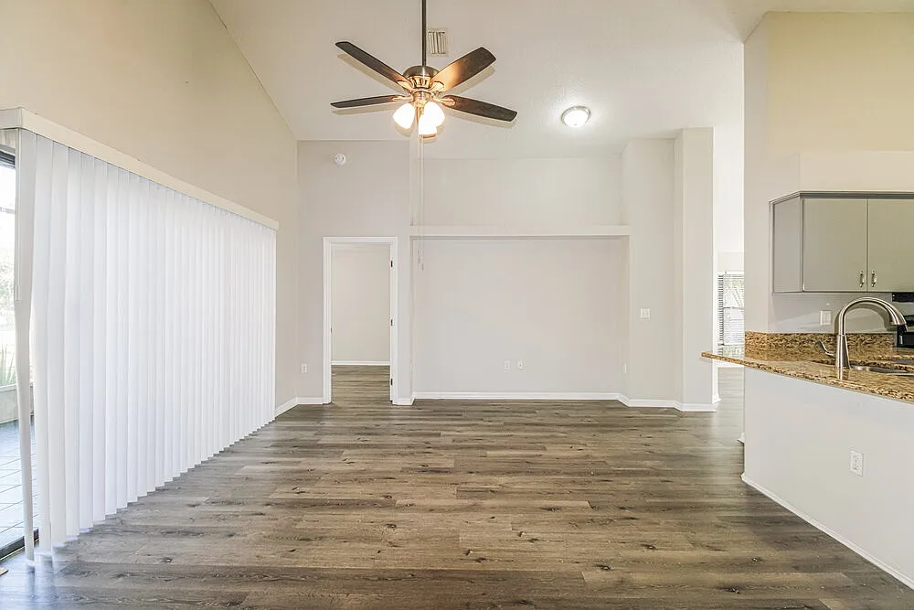 3 bed, 2.0 bath, 1580 sqft, $2,960 — Photo 3