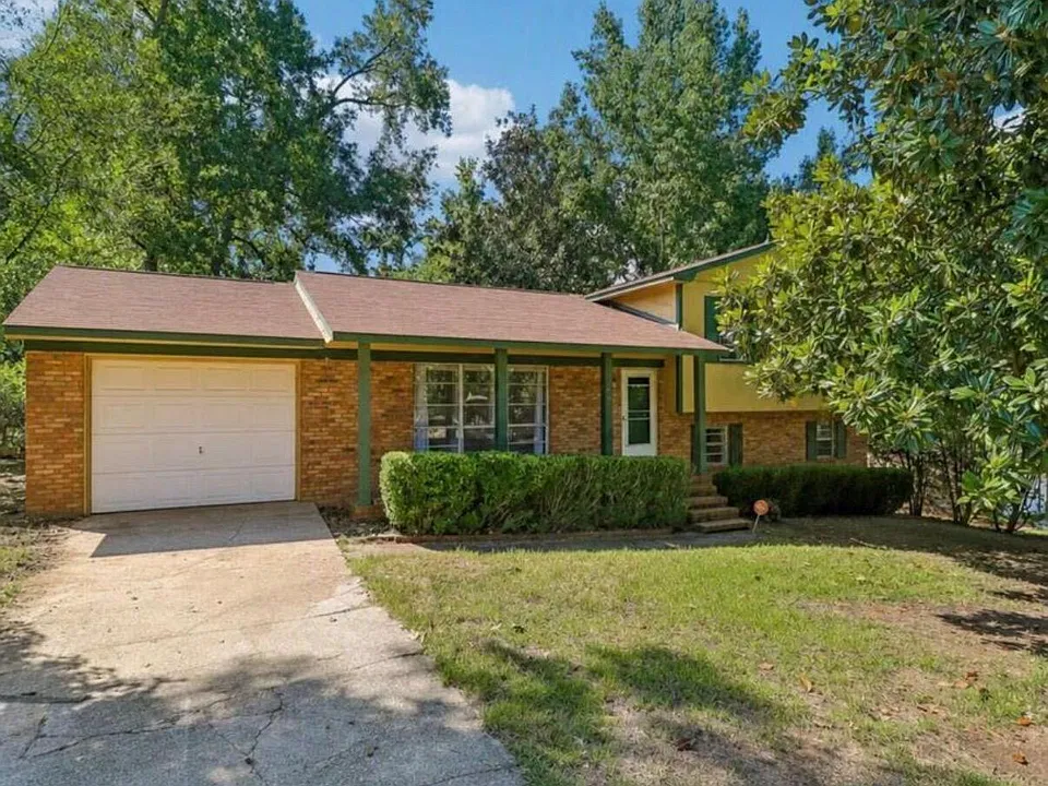 3762 Fairington Dr
