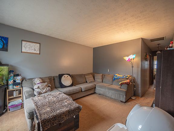 3rd image of 33 Birchwood Dr