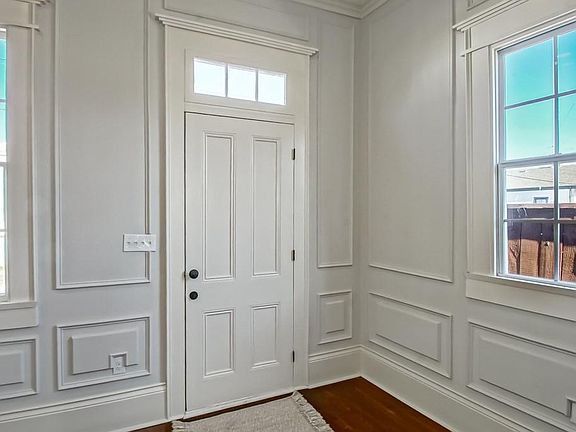 5th image of 3252 Saint Thomas St