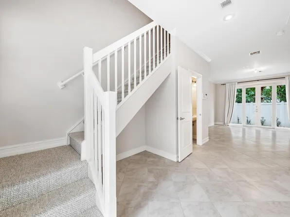 3434 NE 13th Avenue, Oakland Park, FL 33334
