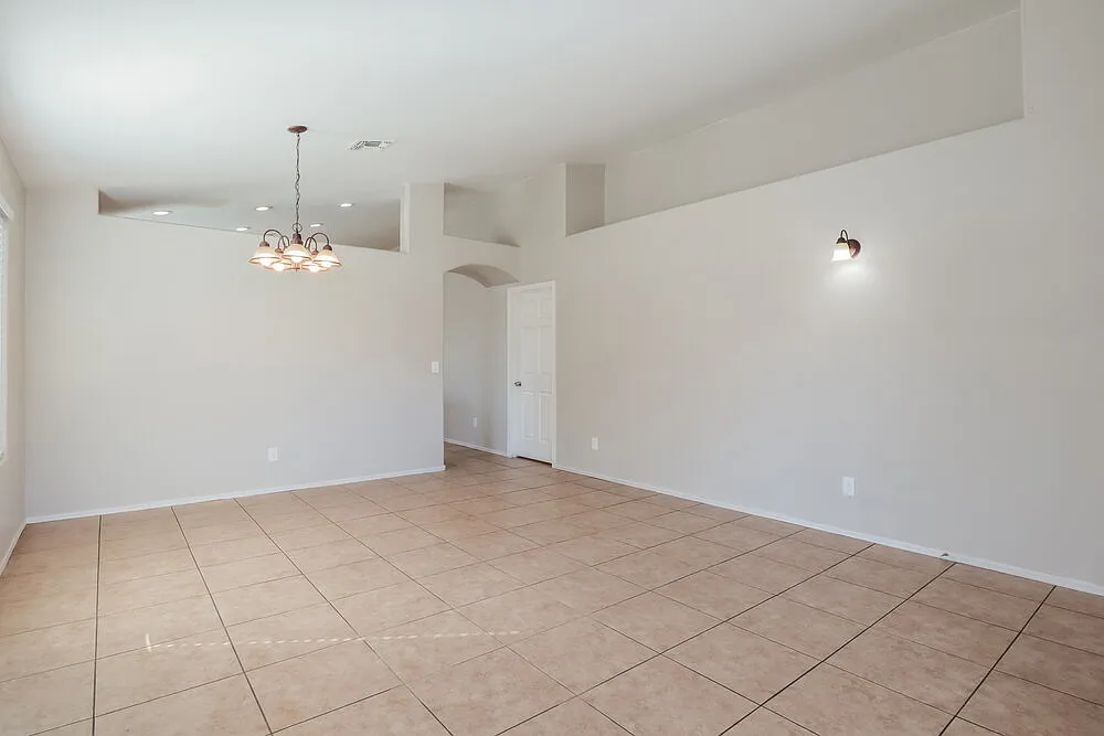4 bed, 2.0 bath, 1873 sqft, $2,045 — Photo 3